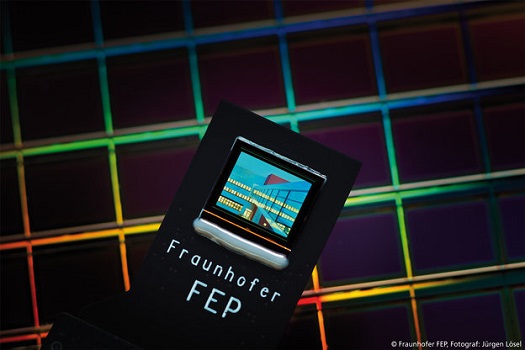 OLED-Mikrodisplay mit Augensteuerung beim Fraunhofer FEP entwickelt