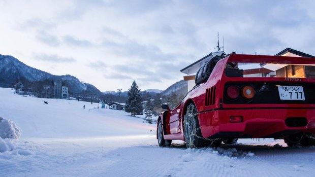 Ultra HD: Red Bull schickt Ferrari F40 für Video durch Ski-Gebiet