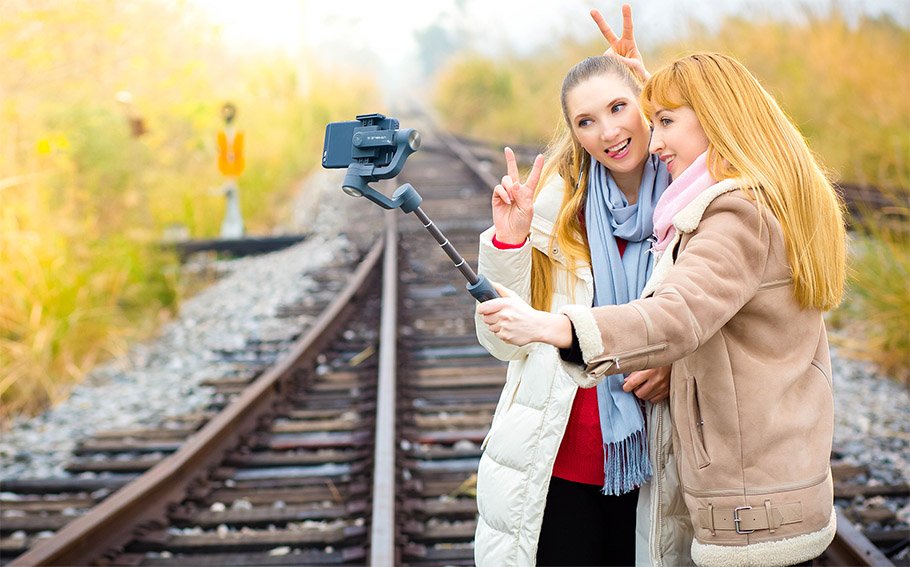 Ein Gimbal für das Smartphone macht Videos „geschmeidig“