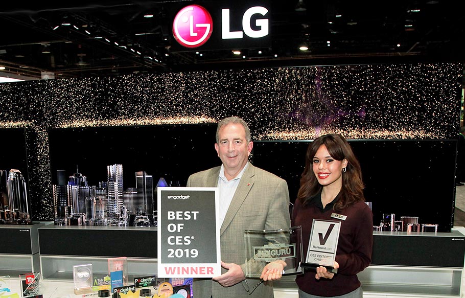 Erster ausrollbarer LG-TV zog auf CES Awards magnetisch an