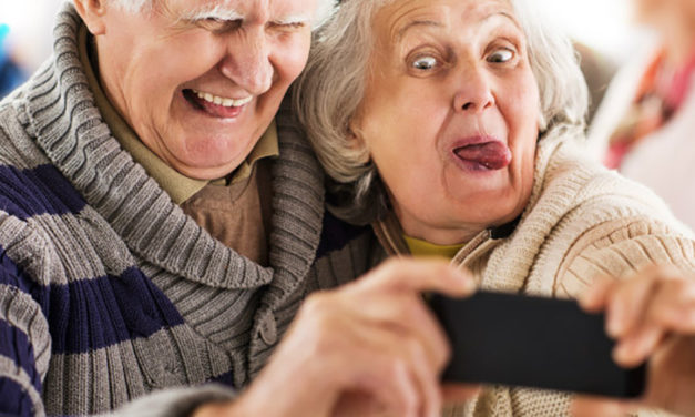 Viel mehr als Telefonieren: Senioren entdecken jede Menge neuer Smartphone-Features für sich
