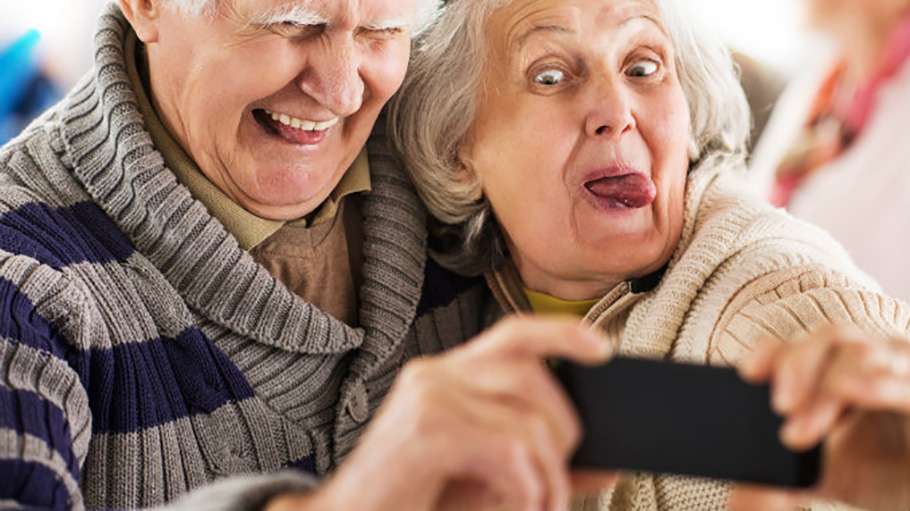 Viel mehr als Telefonieren: Senioren entdecken jede Menge neuer Smartphone-Features für sich