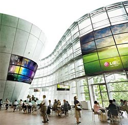LG zeigt Ultra HD Display auf der ISE 2013 in Amsterdam