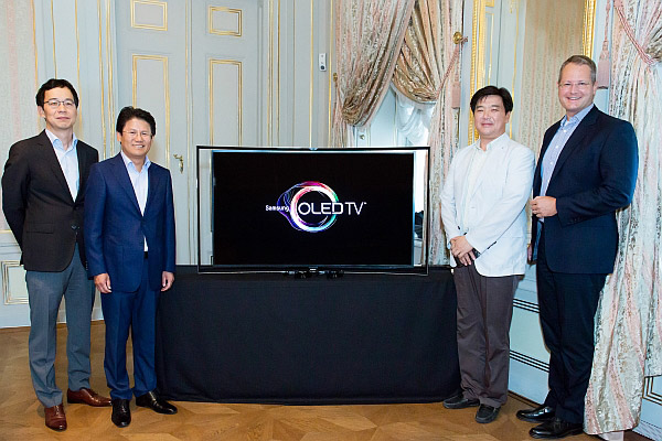 Samsung KE55S9C: Europapremiere des Curved OLED Fernsehers