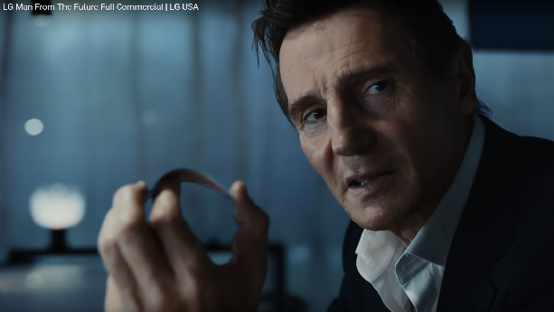 Super Bowl: LG dreht Spot mit Liam Neeson, OLED-Displays & TRON